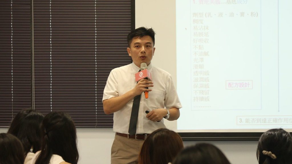 化妝品科老師徐照程