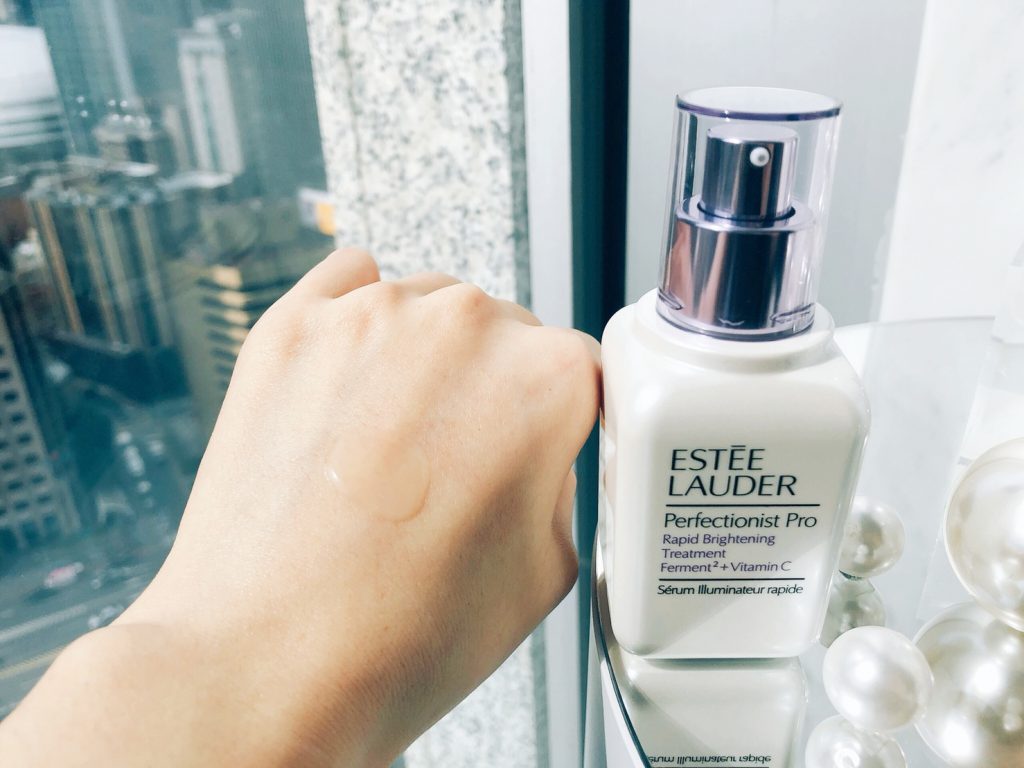 Pro極速光感煥白全能精華 50ml / NT$4,100、30ml / NT$2,900