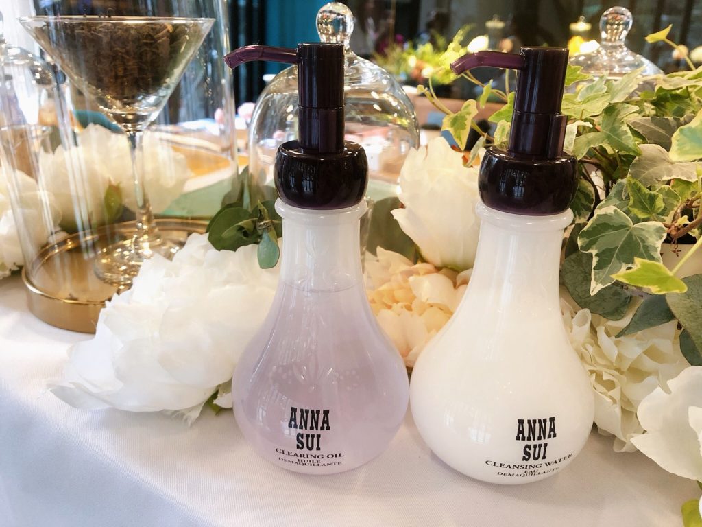 山茶籽卸妝油 200ml NT$900
山茶籽卸妝水 200ml NT$900