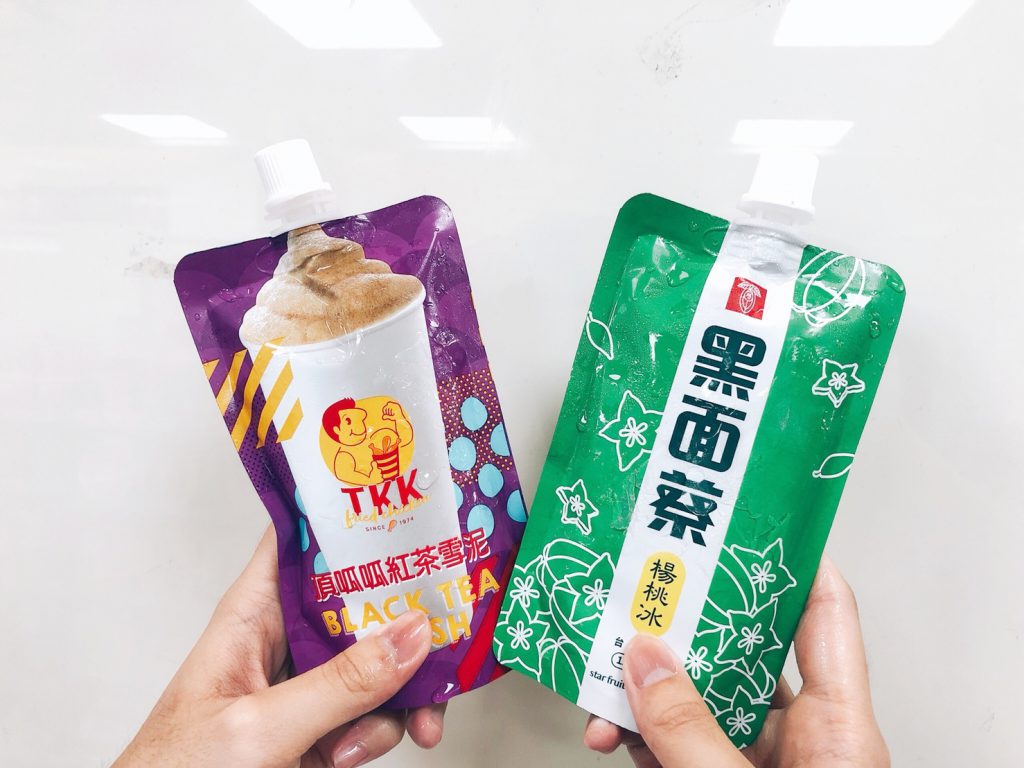 頂呱呱-紅茶雪泥冰沙、黑面蔡-楊桃冰沙 各NT$39