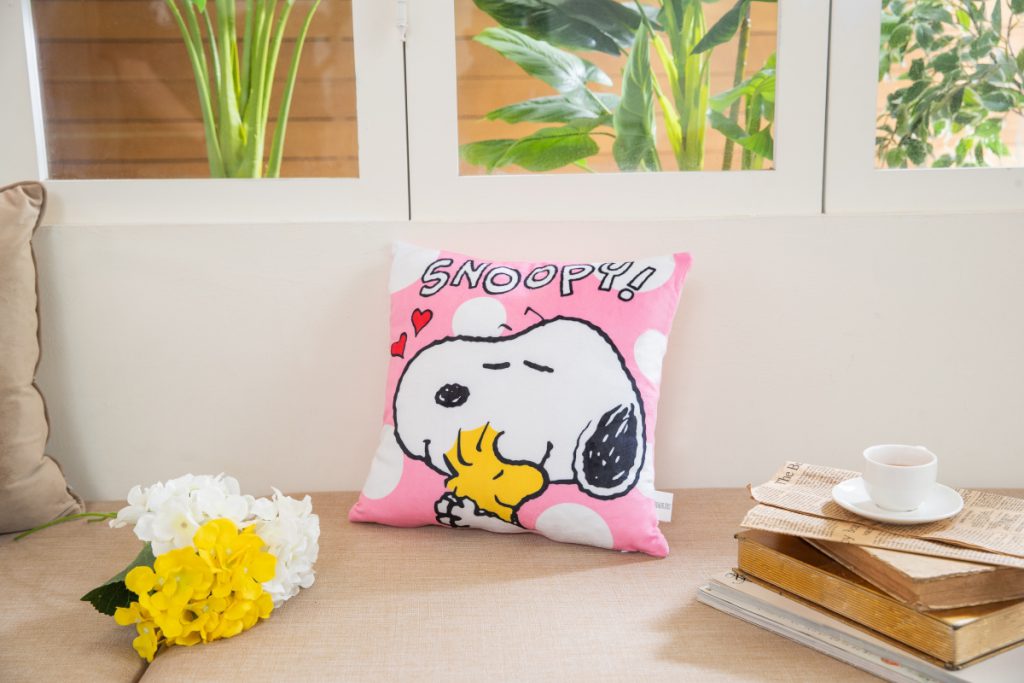 Snoopy 抱抱我方形枕加購價:299