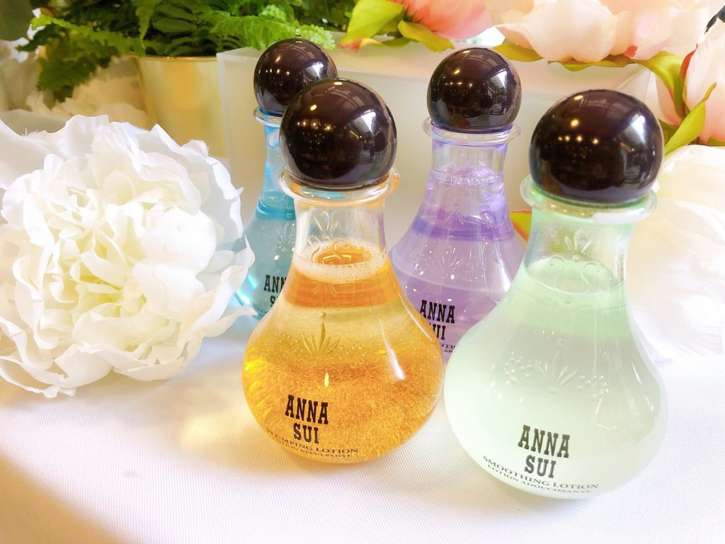 (黃)高麗蔘激活精華露 150ml/NT$1,100
(藍)薄荷毛孔緊緻精華露 150ml/NT$1,100
(紫)和昆布保濕精華凝露 150ml NT$1,100
(綠)綠茶平衡精華露 150ml/NT$1,100