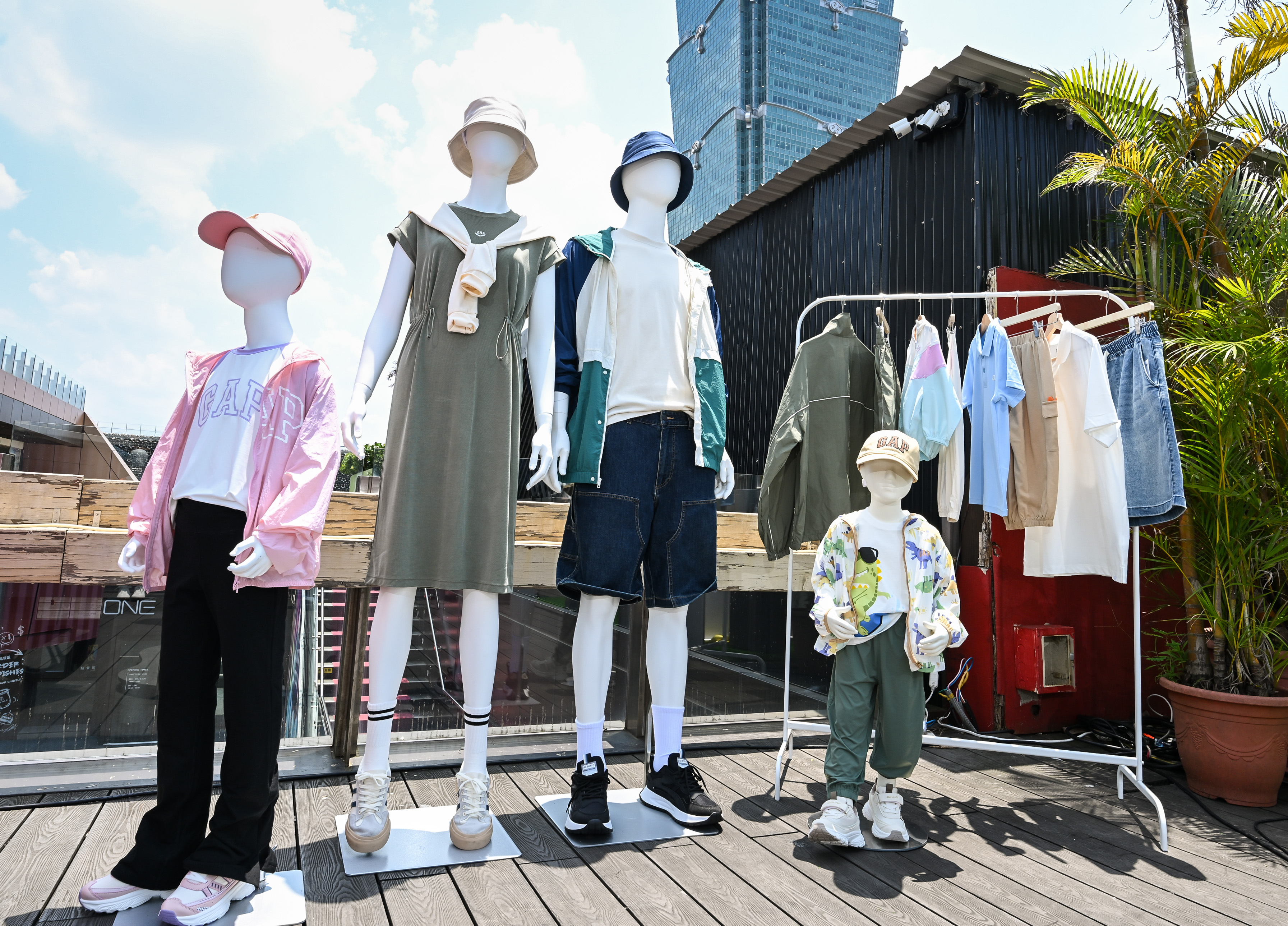 輕機能系列、Logo T 系列升級版、美式丹寧